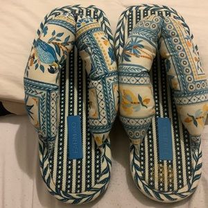 Thong cloth , multi colored flip flops. Never worn . Actually has good cushion